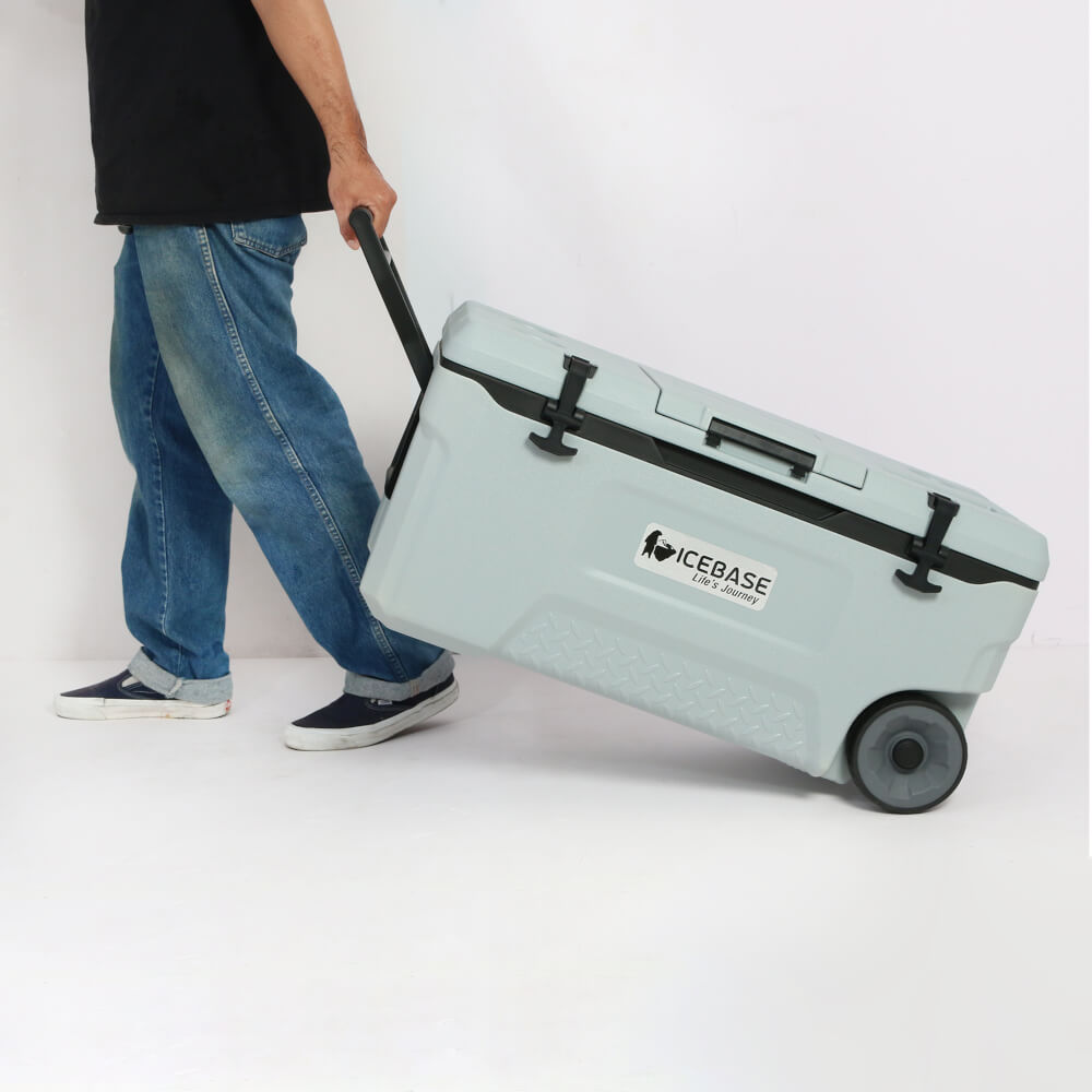 กระติกน้ำแข็งเก็บความเย็น ICEBASE รุ่น CLT-801 (TITAN) ขนาด 50 ลิตร สีเทา